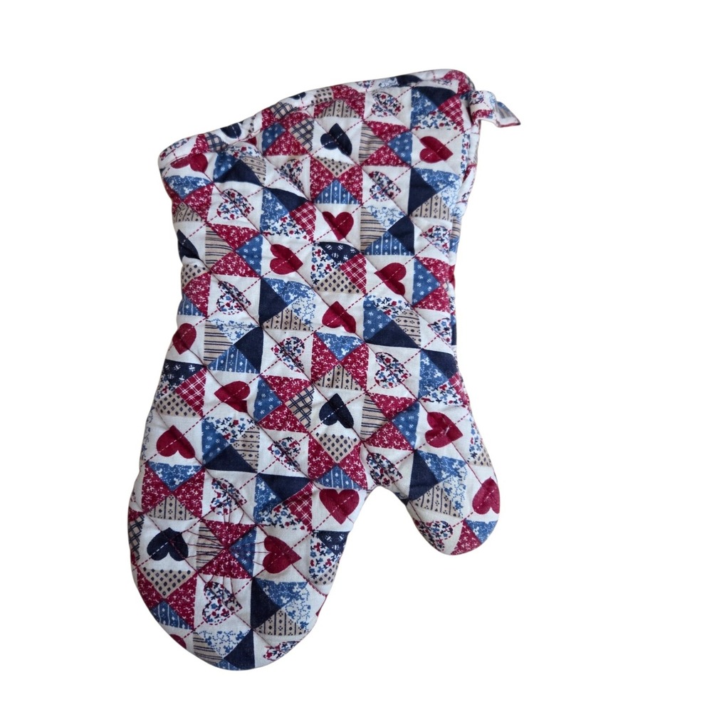 Vintage Style Quilted Cotton Oven Mitt Red White Blue Heart Patchwork Print